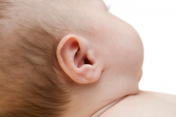 Cách chăm sóc bé khi bị nhiễm trùng tai 1