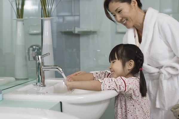 8 nguyên tắc giữ vệ sinh cần biết khi nhà có trẻ nhỏ 1