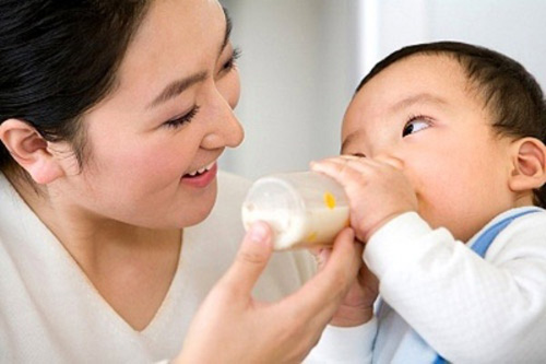 6 KHÔNG khi cho trẻ dùng sữa bột