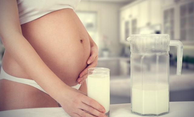 Ngoài sữa bầu, mẹ có thể uống những loại sữa gì?
