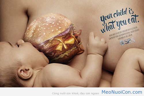 Sốc với hình ảnh quảng cáo “Con bạn đang bú những gì?”