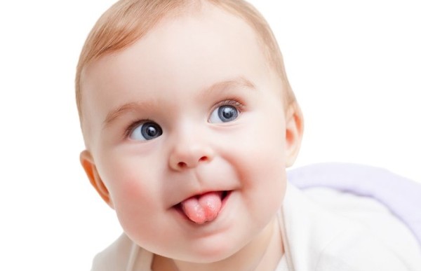 Nguyên nhân và cách điều trị tưa lưỡi ở trẻ