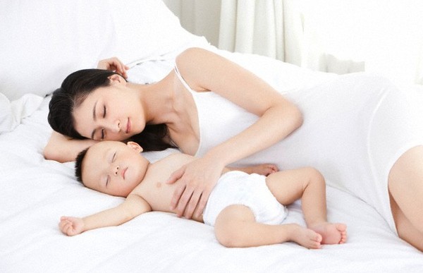 Kinh nghiệm luyện cho bé sơ sinh ngủ riêng cực ngoan của một bà mẹ