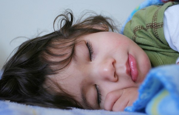 Mẹo hay để chăm sóc giấc ngủ của bé 1-2 tuổi
