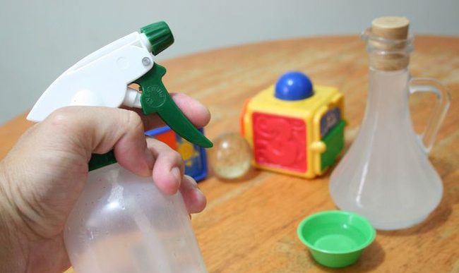 Cách làm sạch đồ chơi cho trẻ dễ dàng mà an toàn và vô cùng đơn giản