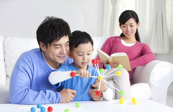 Khoa học chứng minh 4 lợi ích tuyệt vời khi cha mẹ thường xuyên chơi cùng con