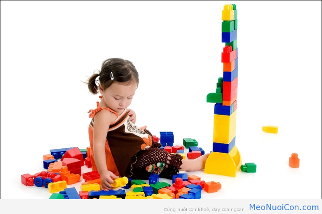 Những trò chơi đơn giản ngay tại nhà lại giúp bé phát triển trí não cực tốt - Ảnh 1.