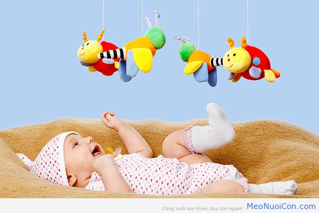 Gợi ý những trò chơi hữu ích cho trẻ từ sơ sinh đến 6 tháng tuổi - Ảnh 1.