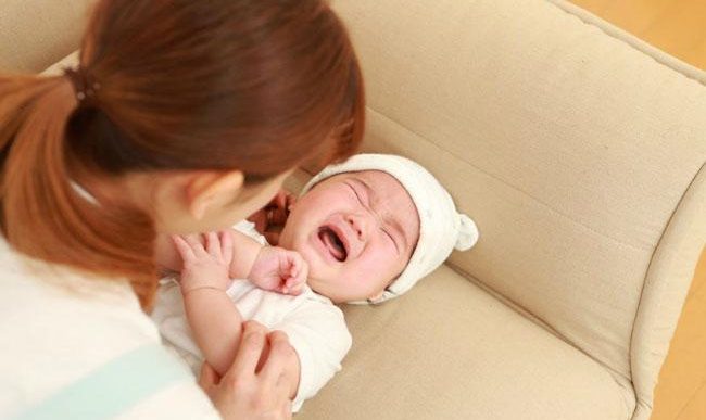 9 sai lầm trong việc chăm sóc trẻ sơ sinh cha mẹ cần bỏ ngay lập tức