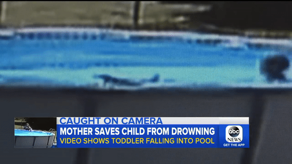 Hốt hoảng kéo con ra khỏi bể bơi, bà mẹ cứu sống con trai 17 tháng tuổi đã chìm nghỉm dưới nước đến 5 phút - Ảnh 2.