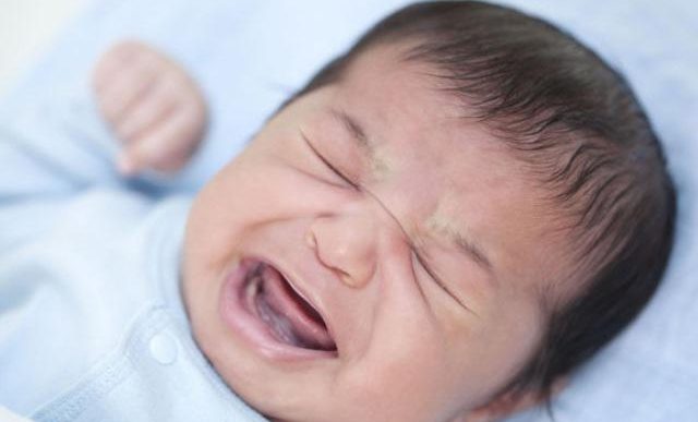 Nguyên nhân khiến trẻ sơ sinh ngủ ít và cách khắc phục