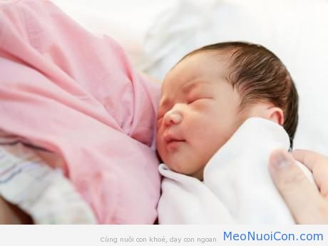Cẩm nang chăm sóc trẻ sơ sinh dành cho người làm mẹ lần đầu tiên