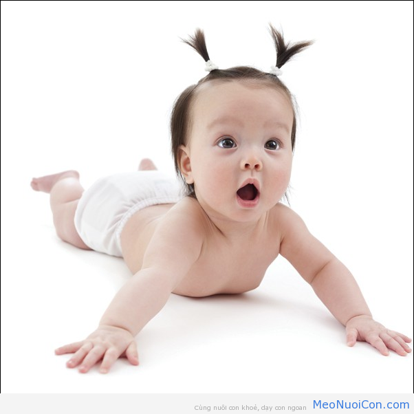 Sự phát triển của trẻ sơ sinh trong 12 tháng đầu đời khiến ai cũng kinh ngạc - Ảnh 2.