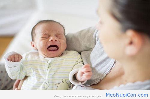 Cách phòng tránh không để trẻ sơ sinh bị sặc sữa cực hiệu quả
