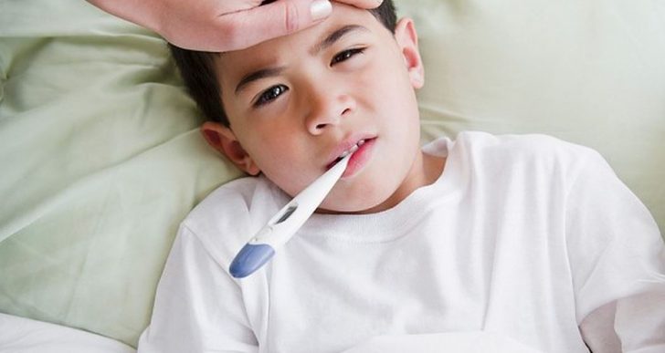 Trẻ bị sốt virus nên ăn gì?