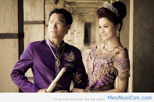 Vũ Thu Phương đính chính chồng không thuộc Hoàng tộc Campuchia, con chung, con riêng biết phụ mẹ tiền học
