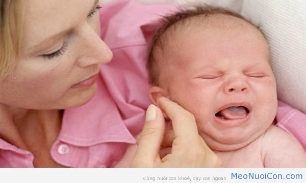 Trẻ 1 tháng tuổi bị sốt: Đây là điều cha mẹ cần làm để chăm sóc con