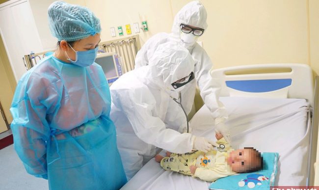 Bé 3 tháng tuổi nhiễm COVID-19 xuất viện, bác sĩ lý giải vì sao mẹ bé không lây bệnh