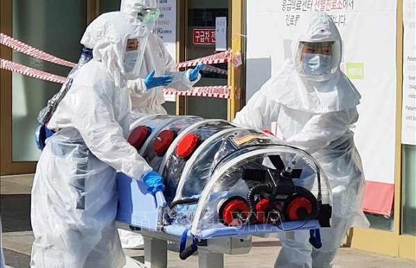 Số ca nhiễm covid-19 ở Hàn Quốc tăng lên gần 1.000 và 10 người tử vong