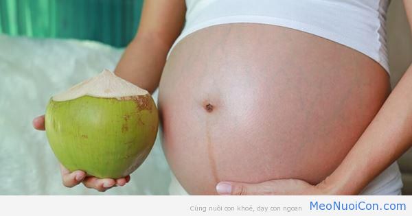 Bà bầu mấy tháng được uống nước dừa, uống bao nhiêu là tốt cho cả mẹ và bé?