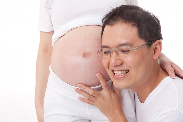 Bí mật thú vị giữa bố và em bé trong bụng mẹ 1